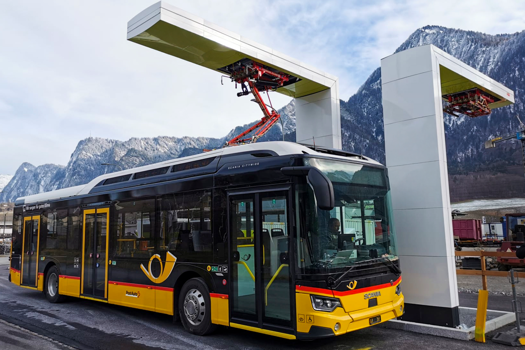 Hub di ricarica per e-bus come progetto di riferimento di AutoPostale con infrastruttura moderna.