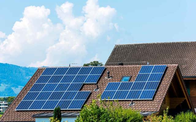 Immagine simbolica di un impianto solare privato in Svizzera