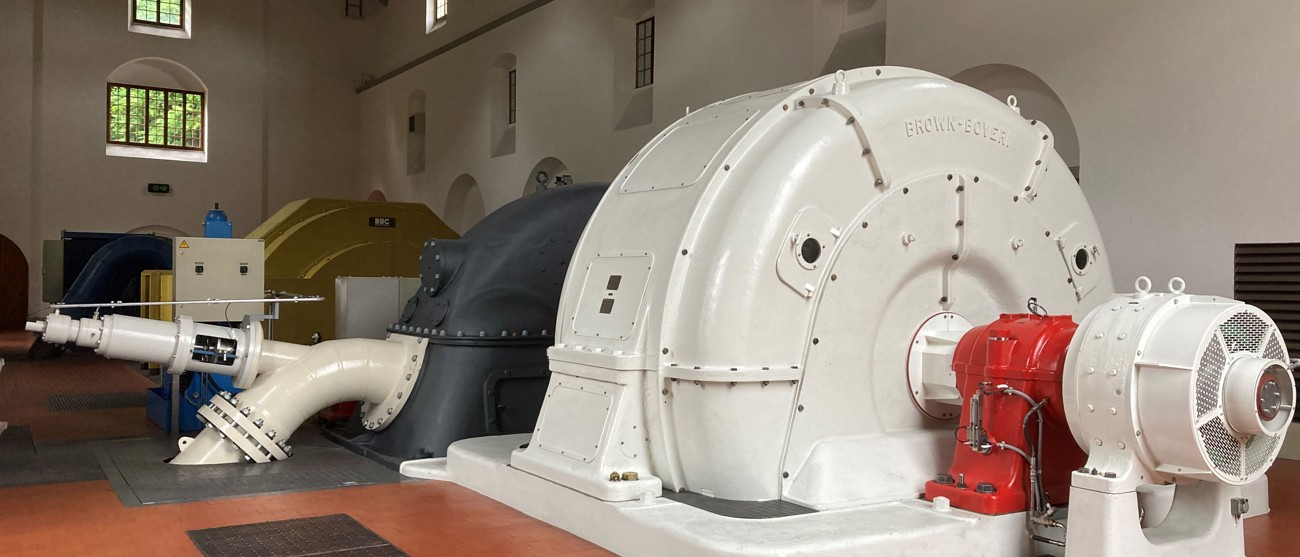 Turbina nella sala macchine – rinnovamento parziale della centrale di Klosters completato.