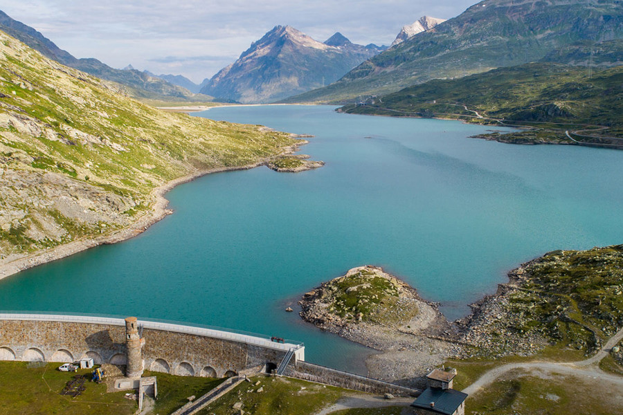 Wasserkraft am Lago Bianco am Berninapass