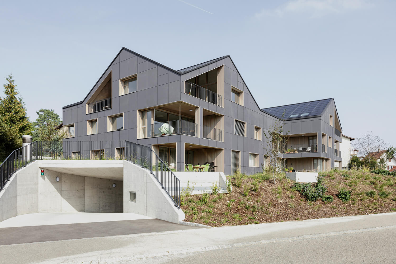 Komplett autarkes Mehrfamilienhaus in Brütten