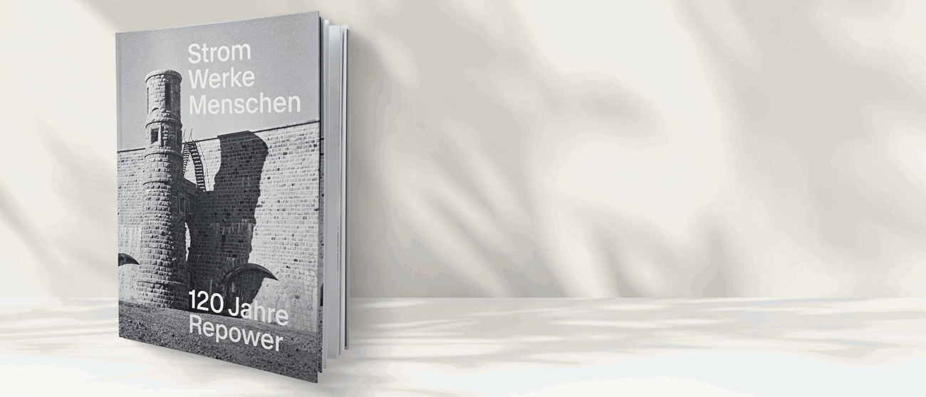 Buch mit dem Titel «Strom Werke Menschen – 120 Jahre Repower» zum Jubiläum des Energieunternehmens.