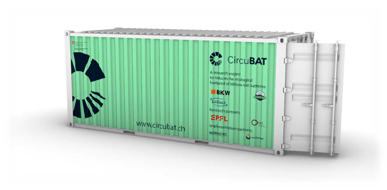 Ausgediente Batterien von E-Fahrzeugen in einem Container eingebaut.