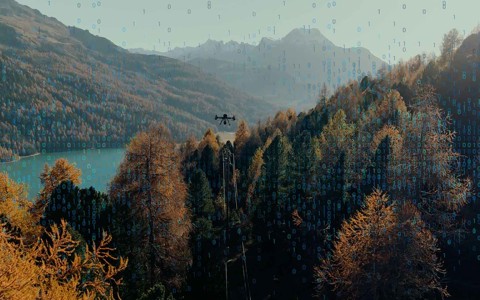 Eine Drohne auf Inspektionsflug.