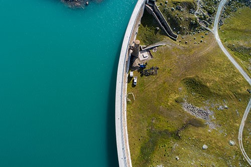 Lago Bianco Staumauer Scala Vogelperspektive