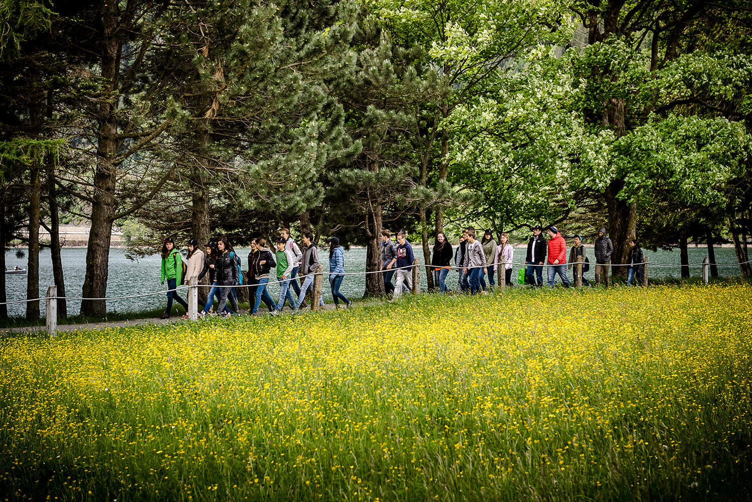 Una classe scolastica visita il percorso naturalistico Aquasela a Puschlav